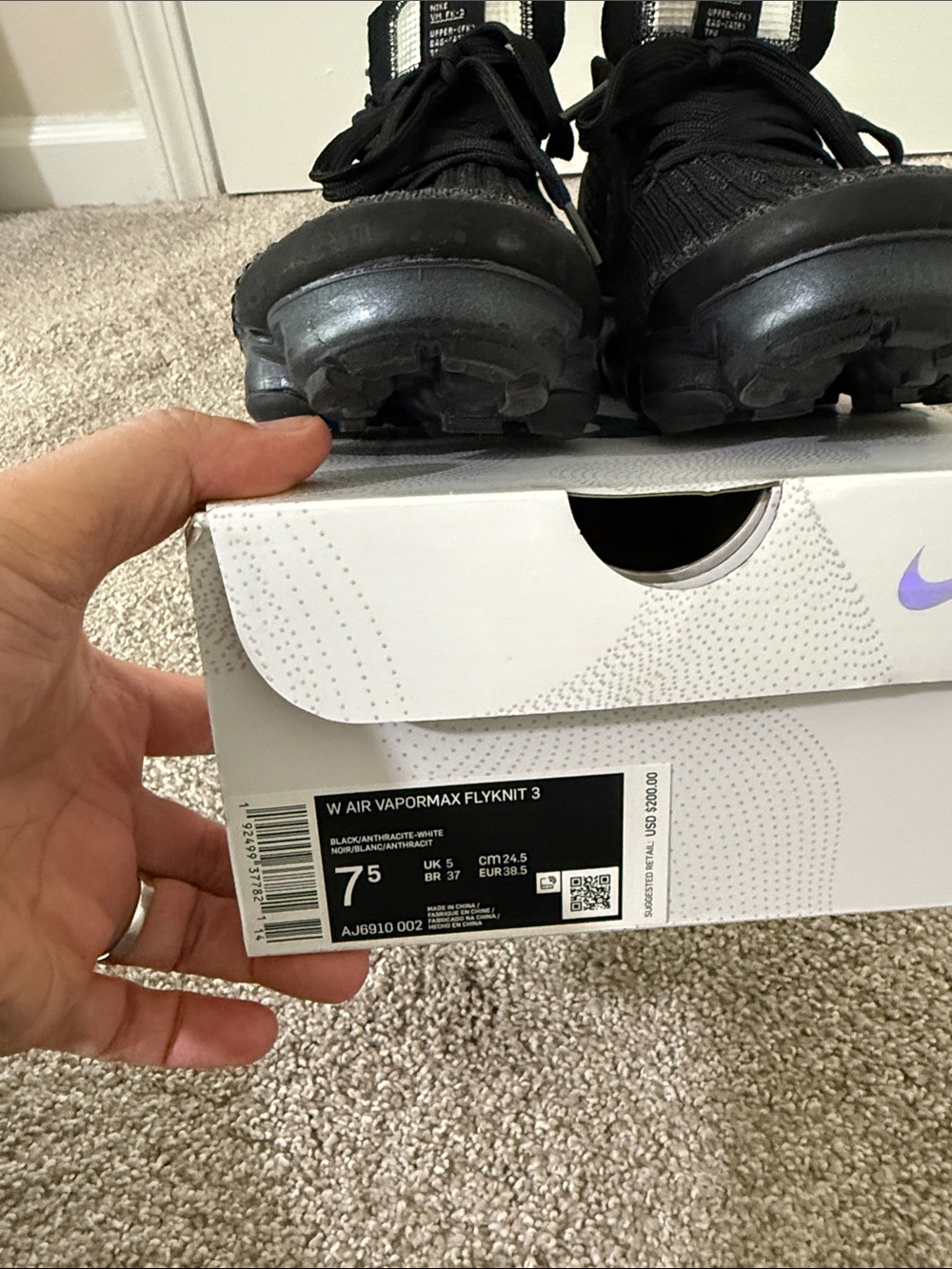 Women’s Nike Black VaporMax Flyknit Cushion Sneakers - Picture 4 of 5